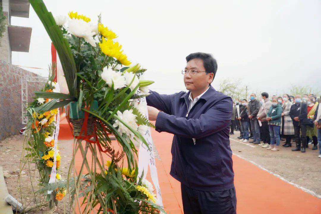 18位散葬烈士墓集中迁入永定区教字垭镇烈士陵园/王学军深入教字垭镇