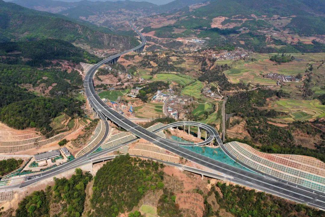 大道无垠彩云间新楚大高速公路项目建设侧记