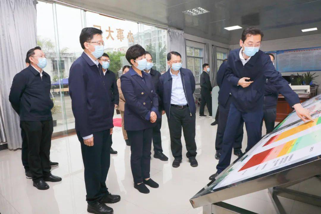 蔡丽新到来宾调研时强调:勇于先行先试 持续增强发展