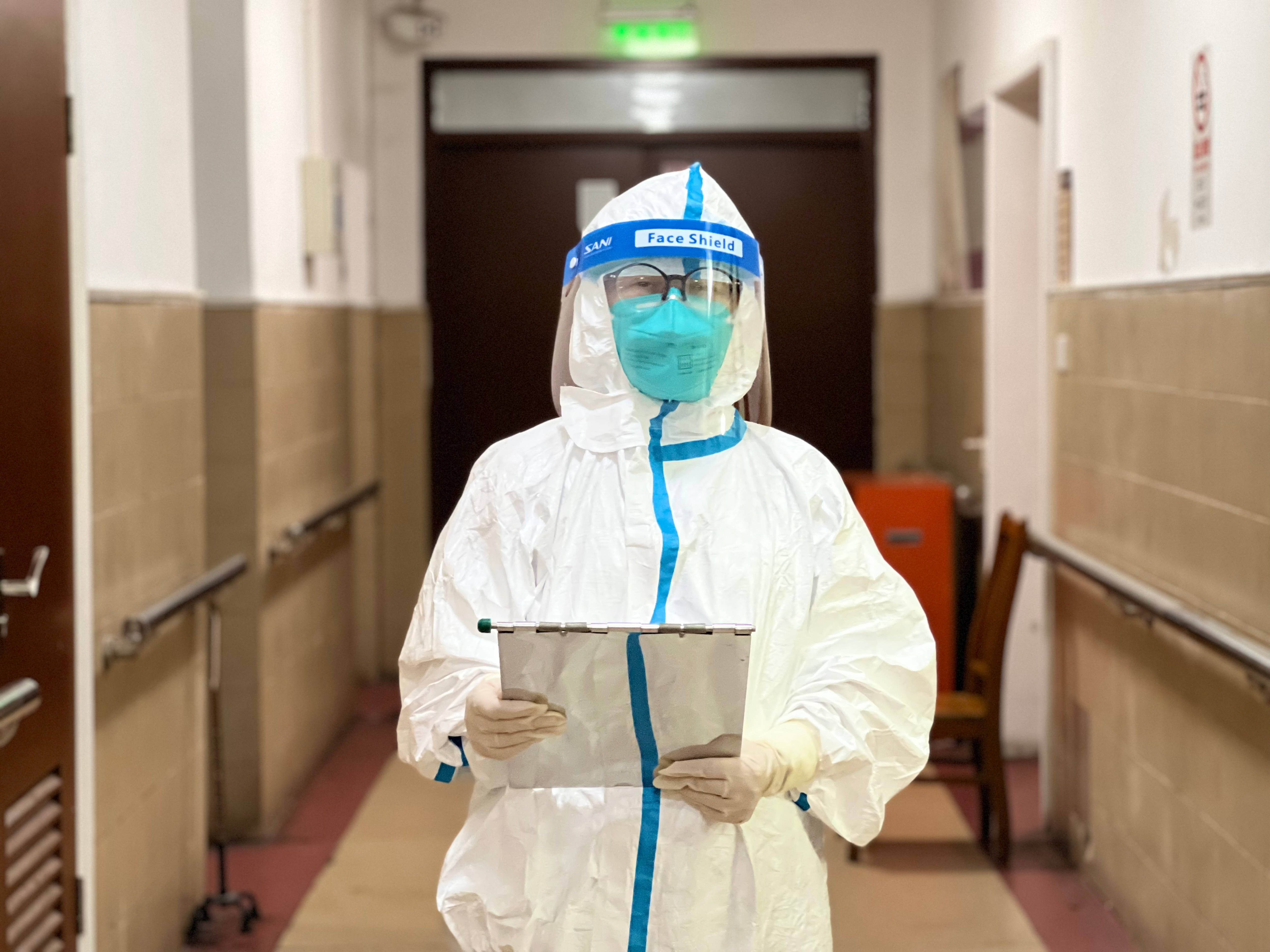 在上海,吉林,福建,山东,河北等地,无数医护人员,志愿者等身着防护服