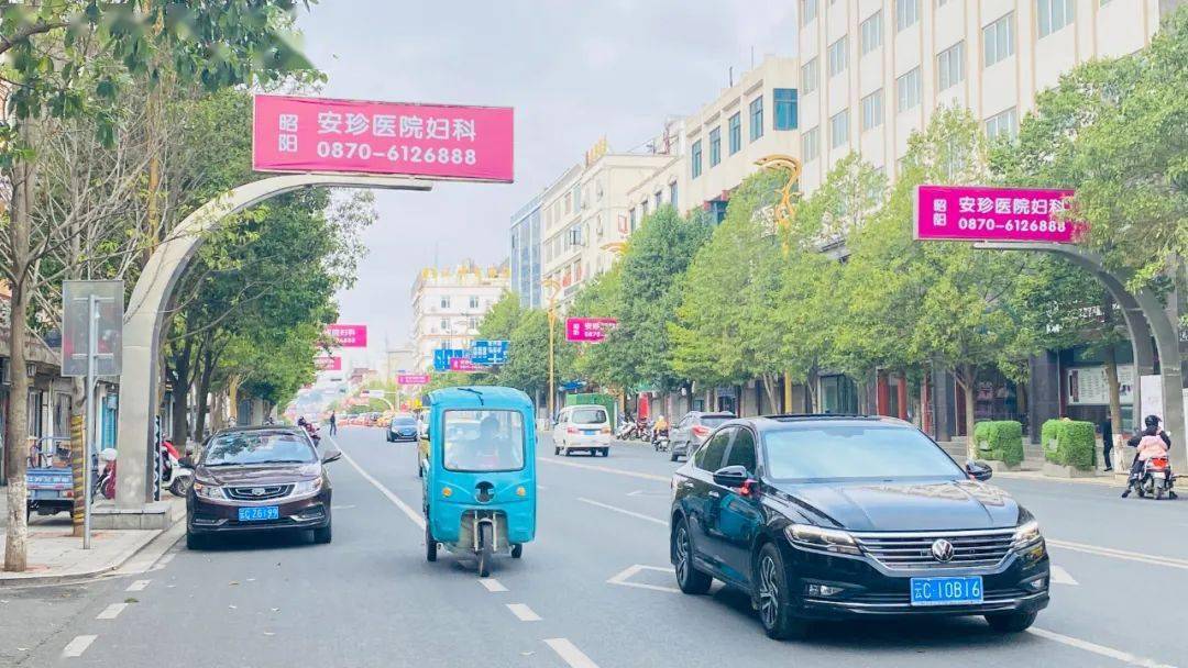 实拍凤霞路南段交通混乱现状!_昭通_文明_摩托车