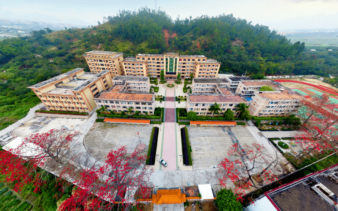 普宁市民德中学教师宿舍楼建设项目:项目占地面积400.