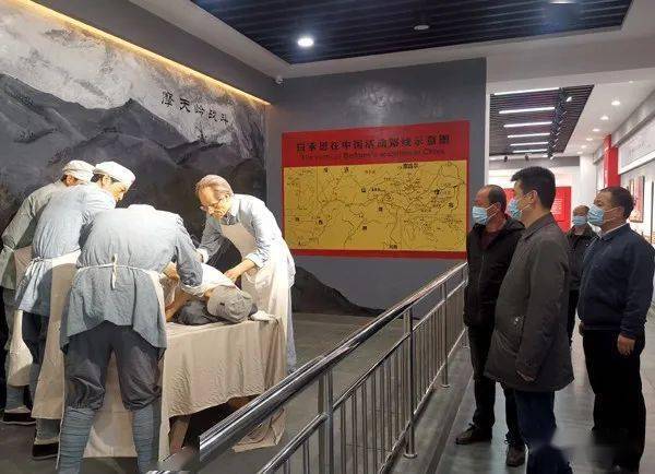 省审计厅驻银山口村工作队与村两委干部党员到白求恩战地手术室展馆