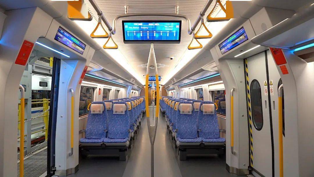 我国首列新一代智能城际动车组正式运营