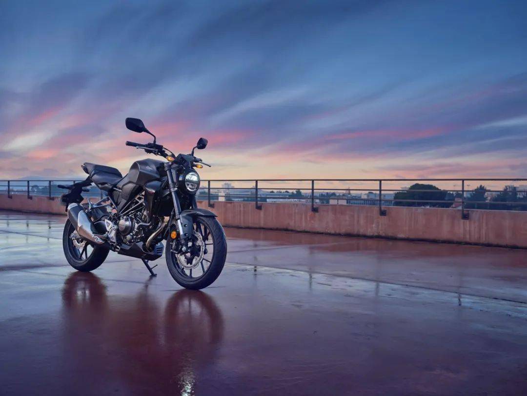 台湾本田正式发布2023款cb300r增加档显和滑离