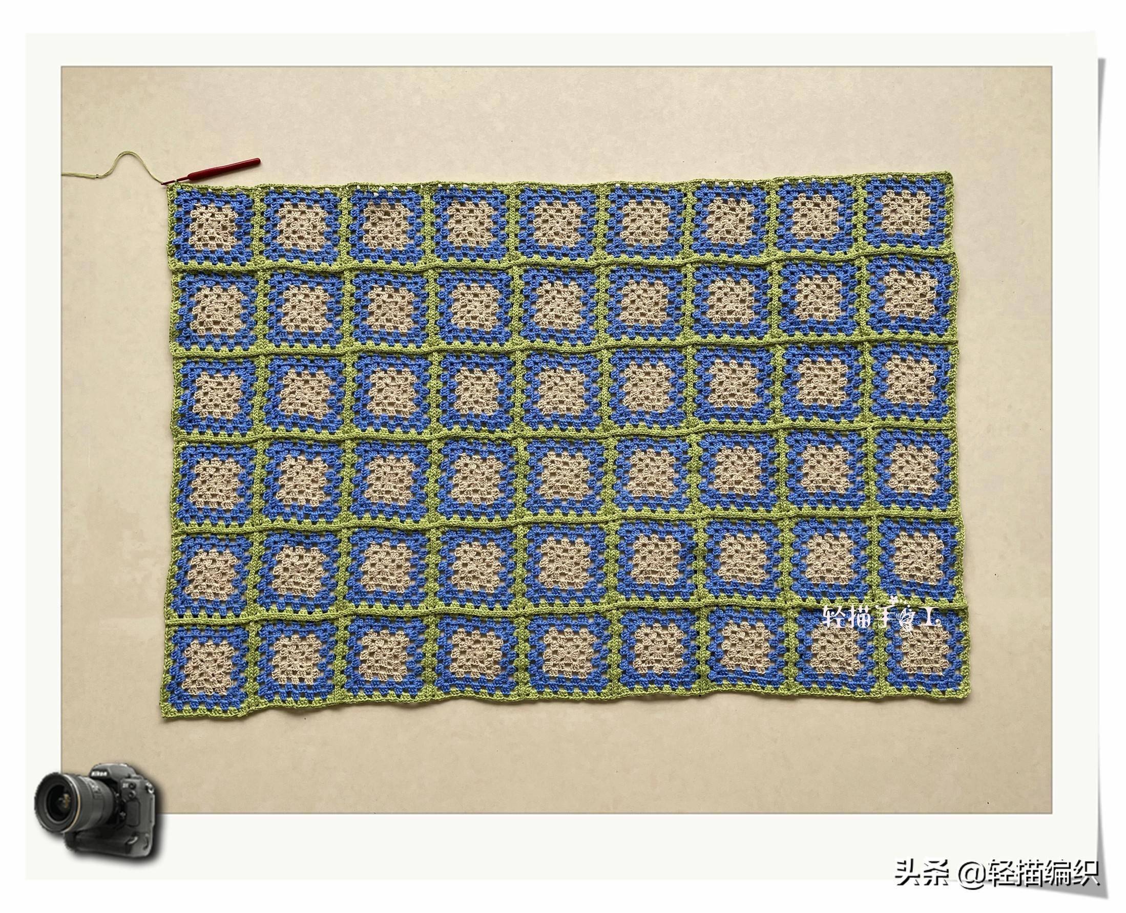 钩条沙发垫,一张长沙发分成2条垫子,经典的祖母格图案,每条54片