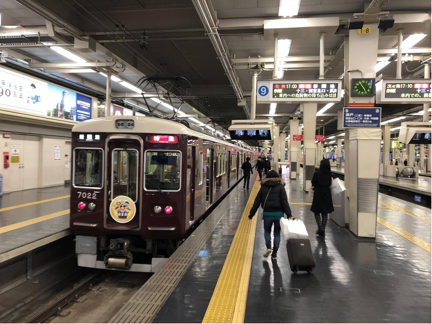 图32:jr-大阪站和阪急-梅田站的换乘长廊-摄影:海上的香格里拉图31