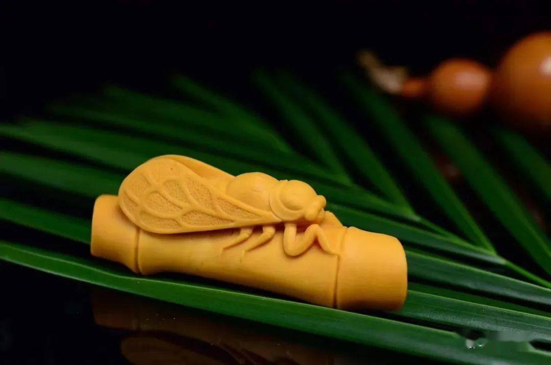 鉴定机构出此的证书都是"石英岩质玉",只有云南本地的证书标注"黄龙玉