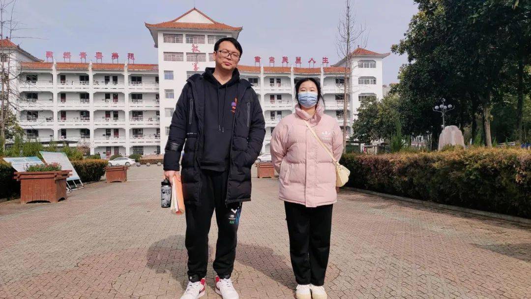 级:21会计(2)班姓 名:江雪社会实践地点:湖北省浠水县闻一多中学学院