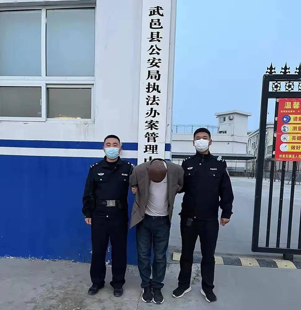 男子酒后打骂防疫人员!