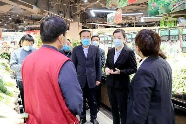 市直相关部门领导,龙泉街道党工委书记马洪杰,社会保