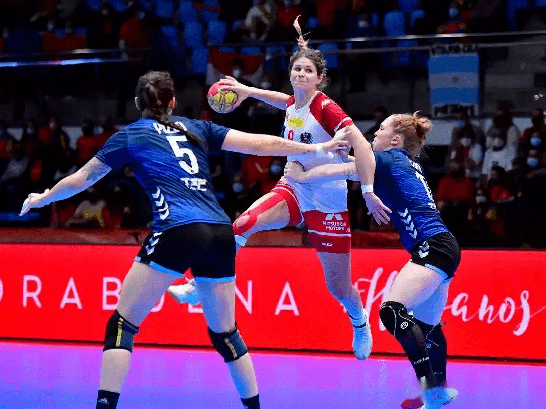 安德烈·拉夫洛夫,俄罗斯手球运动员,整个职业生涯代表苏联/俄罗斯