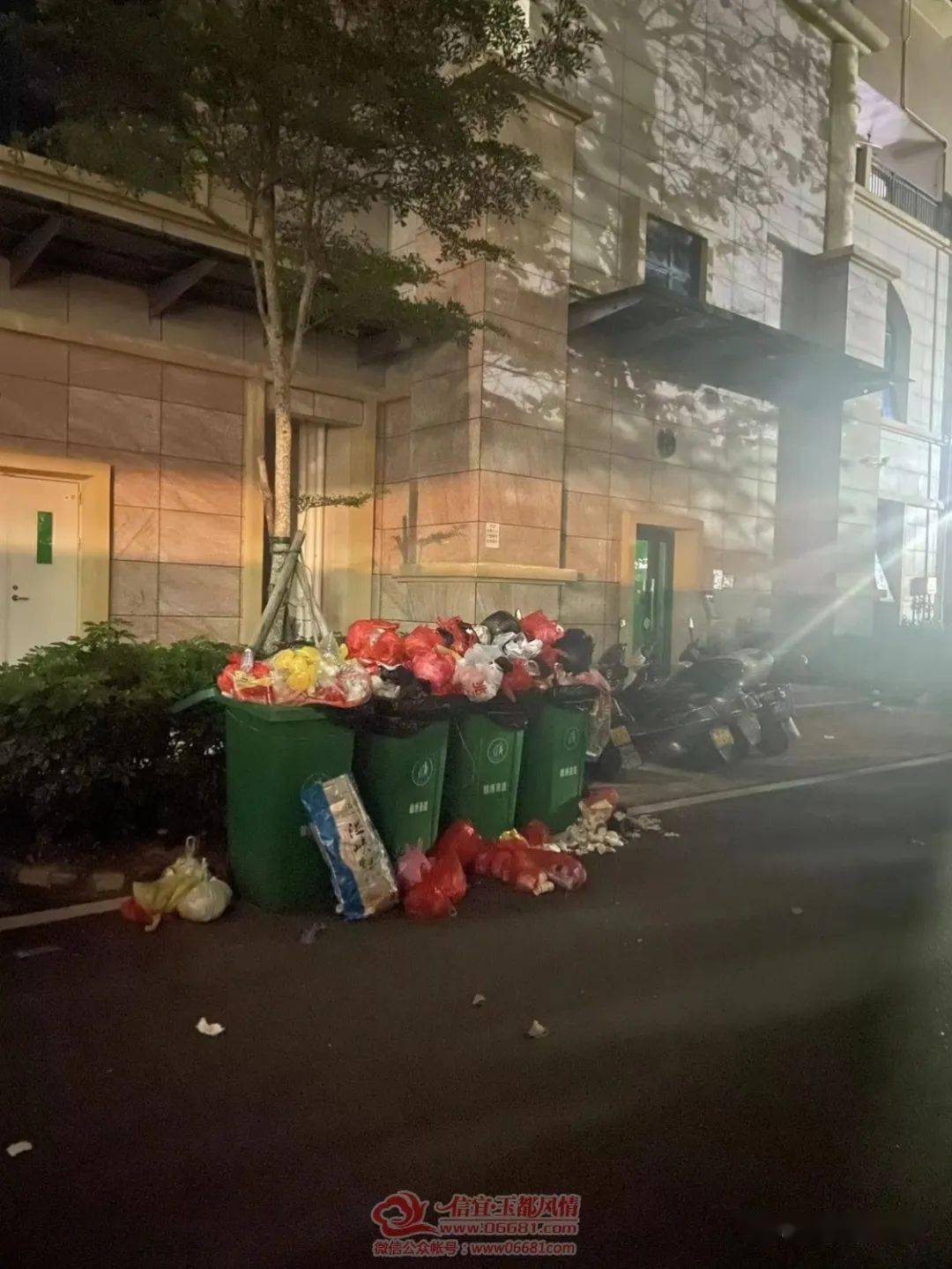 楼盘里堆积如山的垃圾收到网友报料近日清明假期信宜城北某绣豪庭