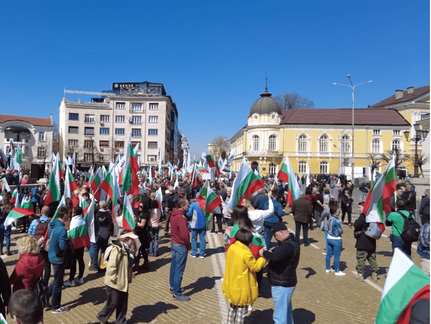北约成员国保加利亚首都爆发大规模集会，示威者反对向乌克兰提供武器
