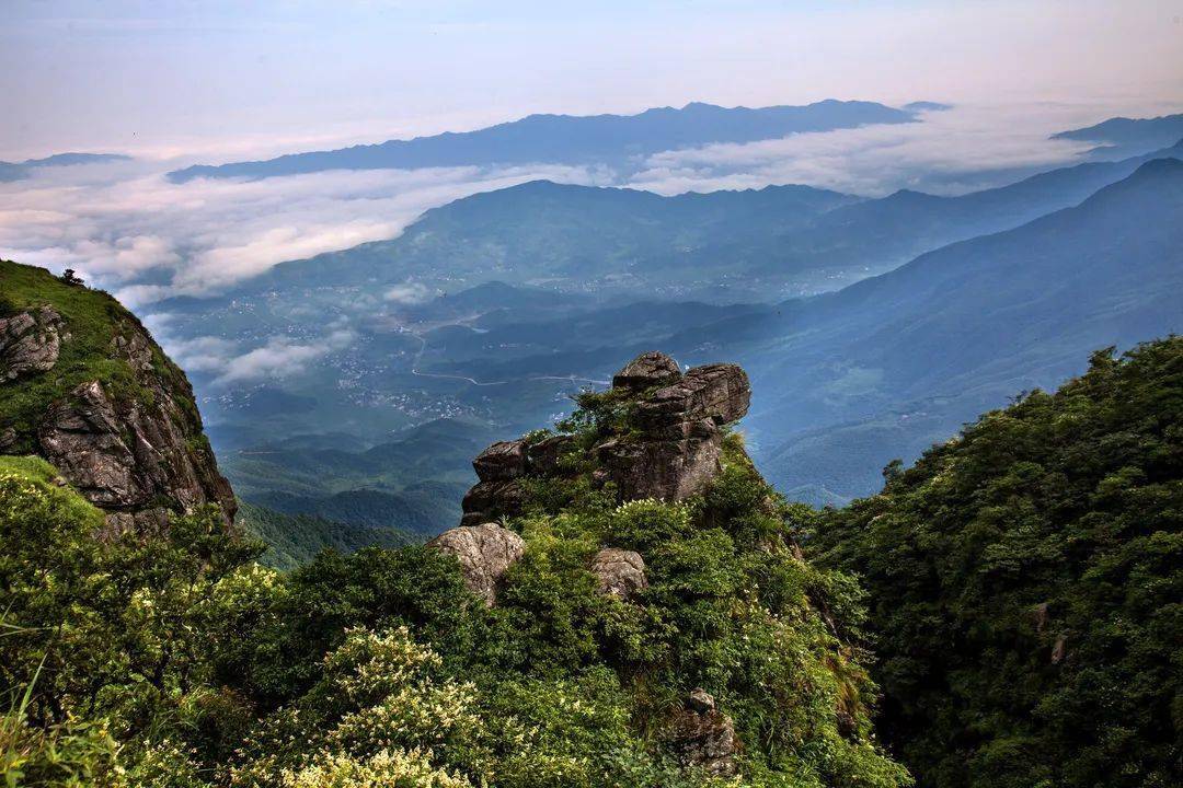 武功山清明假期结束景区人坚守岗位游人满载春景而归