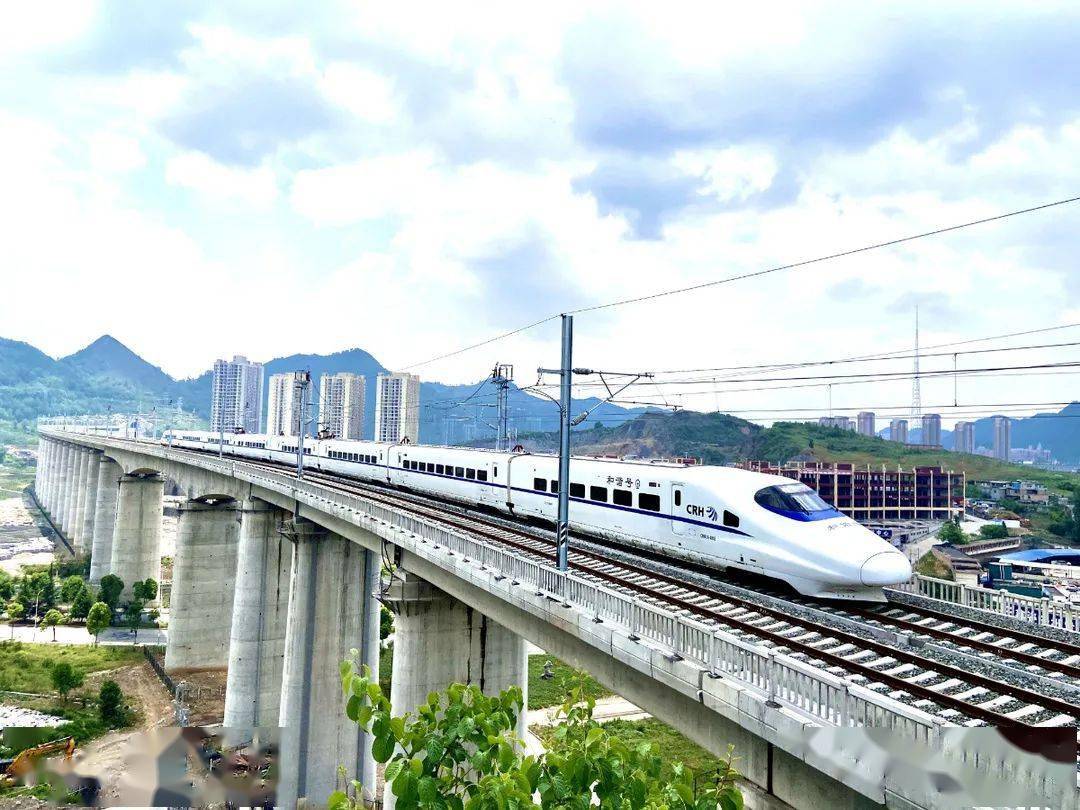在新时代西部大开发上闯新路六盘水高速铁路未来将通向四个方向