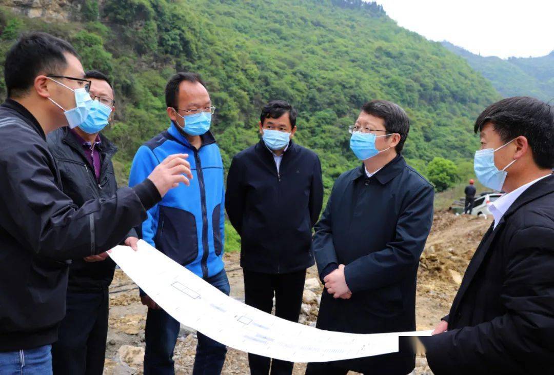 市委副书记,盘州市委书记杨引明,市委常委,市委秘书长黄家忠参加督导.