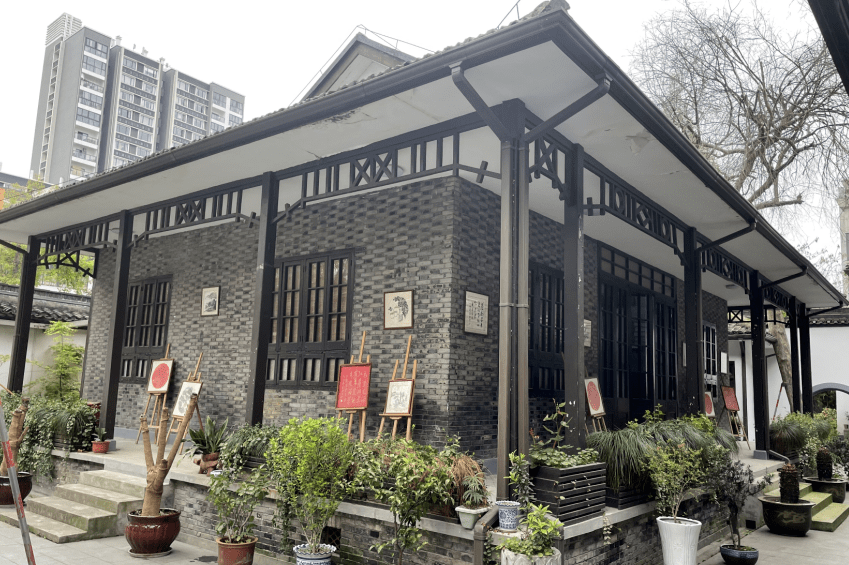 "风雨茅庐"位于杭州大学路场官弄63号,1936年5月1日郁达夫迁入此屋.