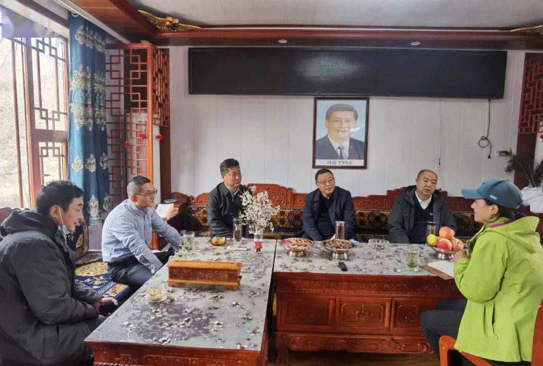 州政府党组成员,副州长,州公安局长李强,中共理塘县委书记格勒多吉,州