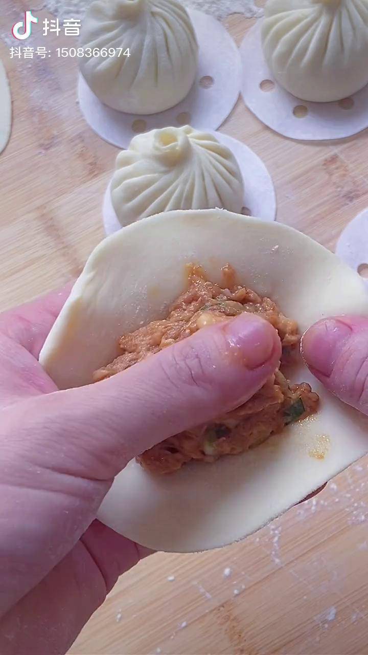 可以多看看我的视频,多多练习,久了自然就会了包包子手法教程 面食