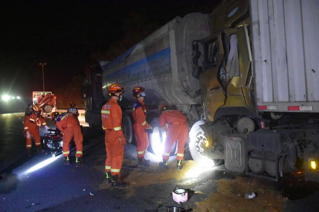 消防救援站接到警情稱:汕湛高速k753路段根子往湛江方向發生交通事故