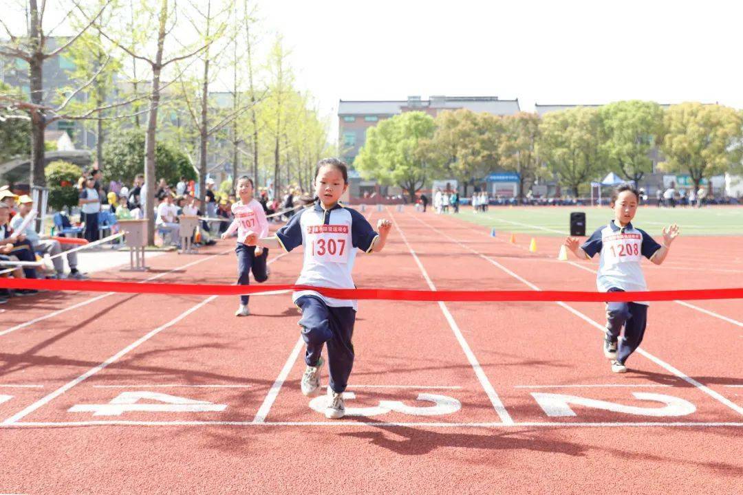 诸暨市次坞镇中心小学举行迎亚运第十三届春季运动会