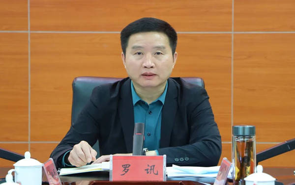 日讯(南县融媒体中心记者 王语涵 叶 超)4月7日,县委书记罗讯主持召开