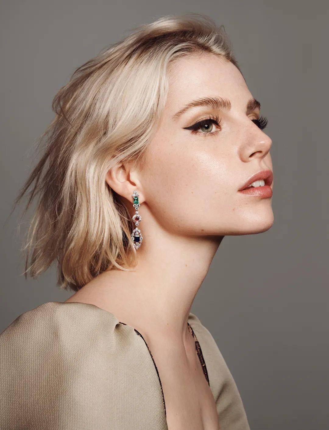 不只是"影帝女友",更是美貌与灵气兼备的复古女孩_露西·_拉米·马雷