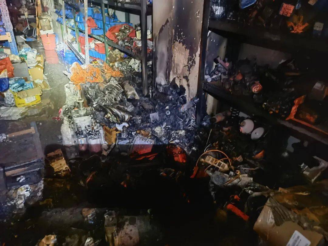 消防安全云课堂(9)——"九小"场所防火全攻略_火灾_实体墙_救援