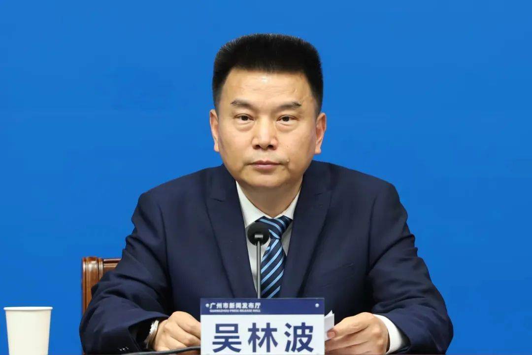 广州市政府副秘书长吴林波在会上介绍了方舱医院有关情况