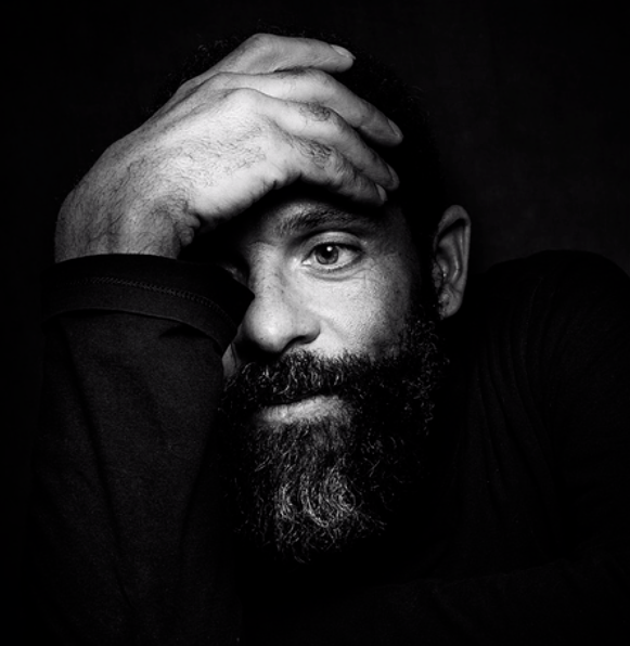 摄影师镜头中透视灵魂的黑白肖像