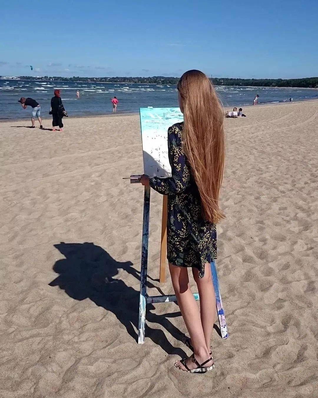 爱沙尼亚的女画家alenashymchonak一位非常漂亮身材又好的小姐姐画