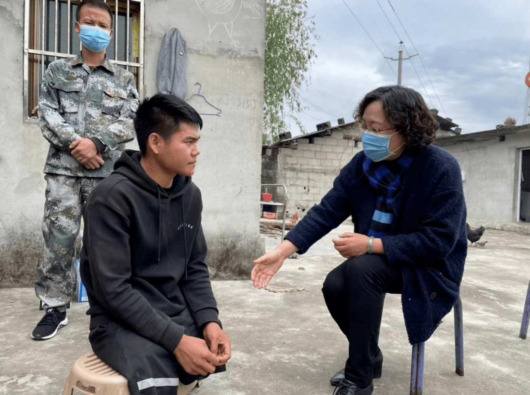 书记,理事长张建英,党组成员,副理事长李勇一行在冕宁县残联和宏模镇