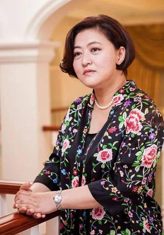 上海社区群里抢面包的百亿女富豪到底是谁