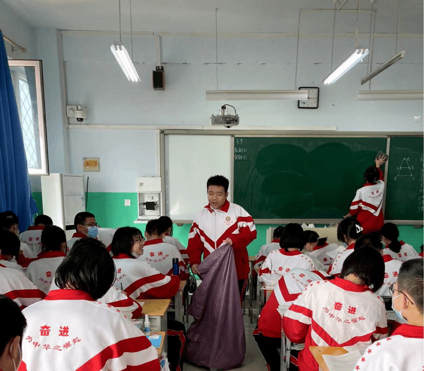 衡水十三中好少年校園雷鋒一串串愛在春風裡二