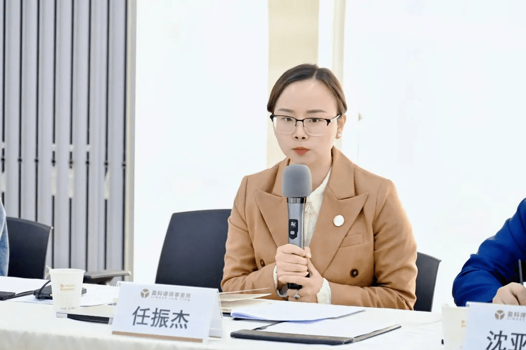 随后,沈亚斌,苏俊豪,胡宇翔律师分别就如何坚守常法服务,怎样理解法律