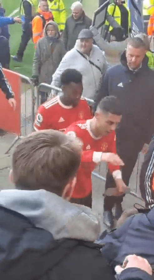 c罗将接受警方问询比赛输了怒摔球迷手机事件升级