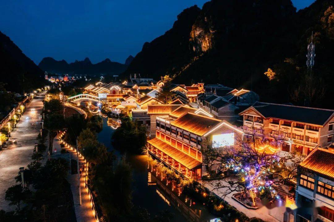 记者走访得知,人们喜欢这首歌的主要原因是:该歌曲是为黄姚古镇而作的