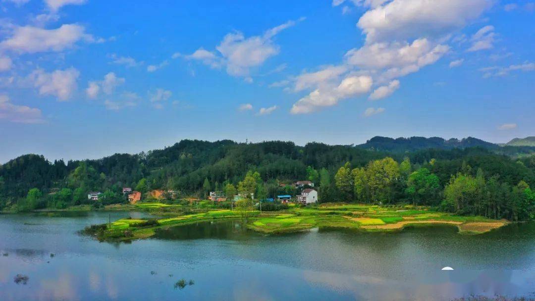 美丽南郑——山水田园红寺湖_湖畔_碧水_蓝天