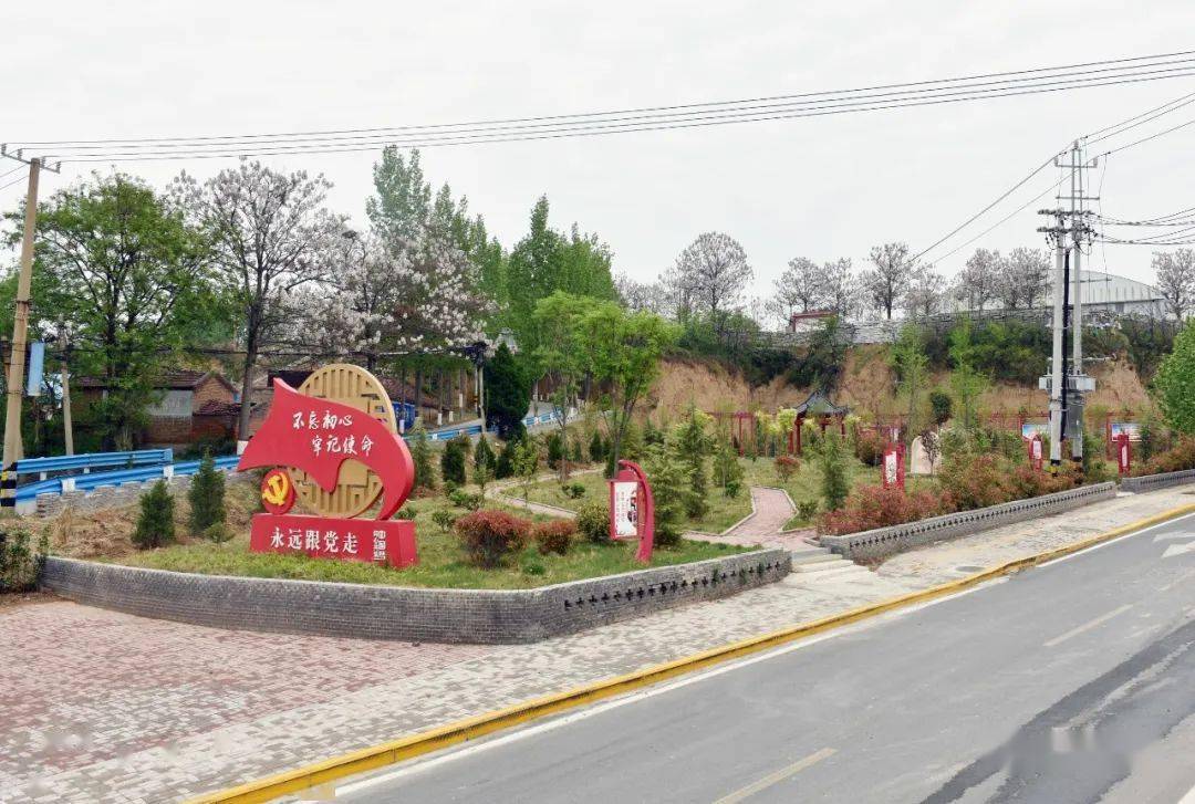 环境整治提升磁钟乡党员群众齐上阵村容村貌大改观