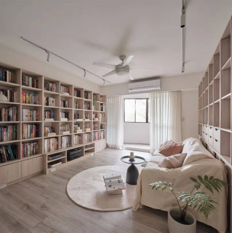 125m²三居变四居,简单淳朴日式风格,被书和植物包围的宜居空间_设计_白色_客厅