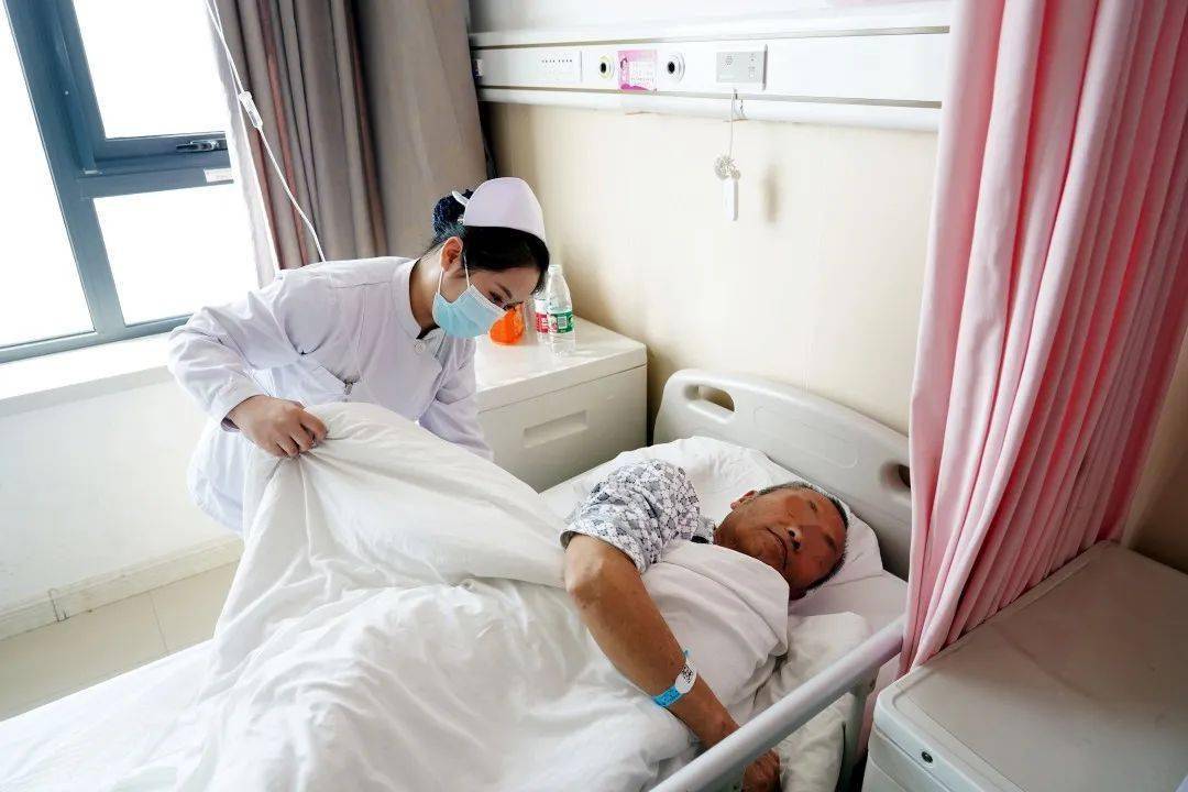基层动态医患一家亲服务暖人心市第一医院真诚服务感动患者