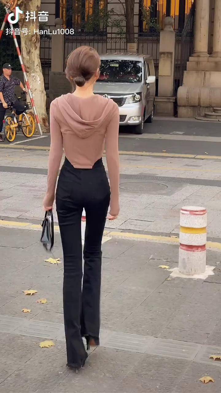 穿什么不重要走路把背挺直这才是女生该有的自信的样子显瘦穿搭韩系穿