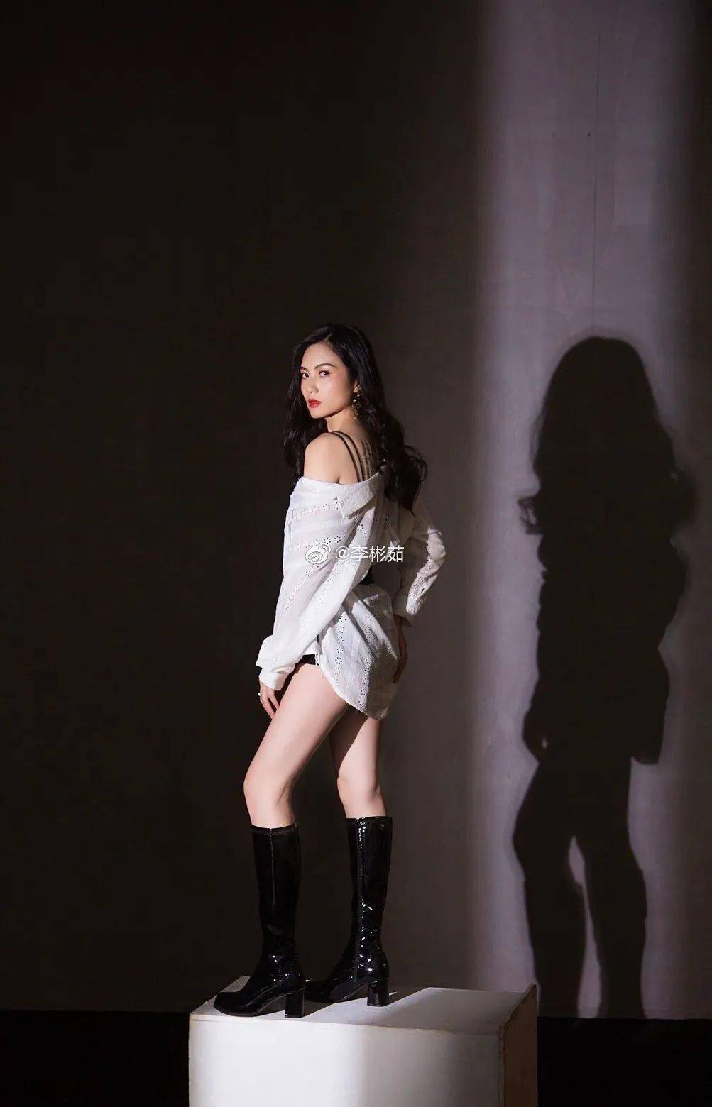 38岁女体育老师的腰精照有多撩网友纷纷喊着我要去上体育课