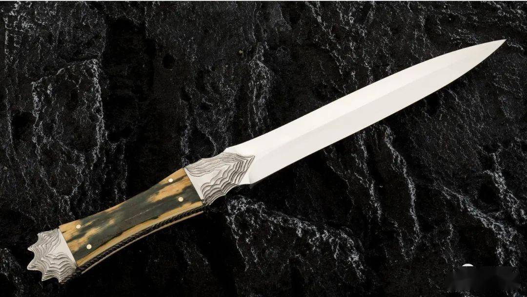 日本国宝级刀匠出品别具一格的钢铁艺术短剑
