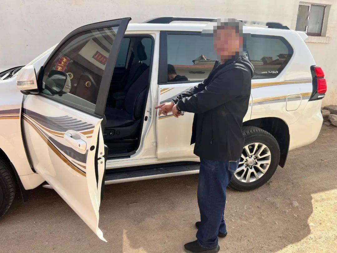 深夜拉车门盗窃一嫌疑人在乌拉特后旗被抓