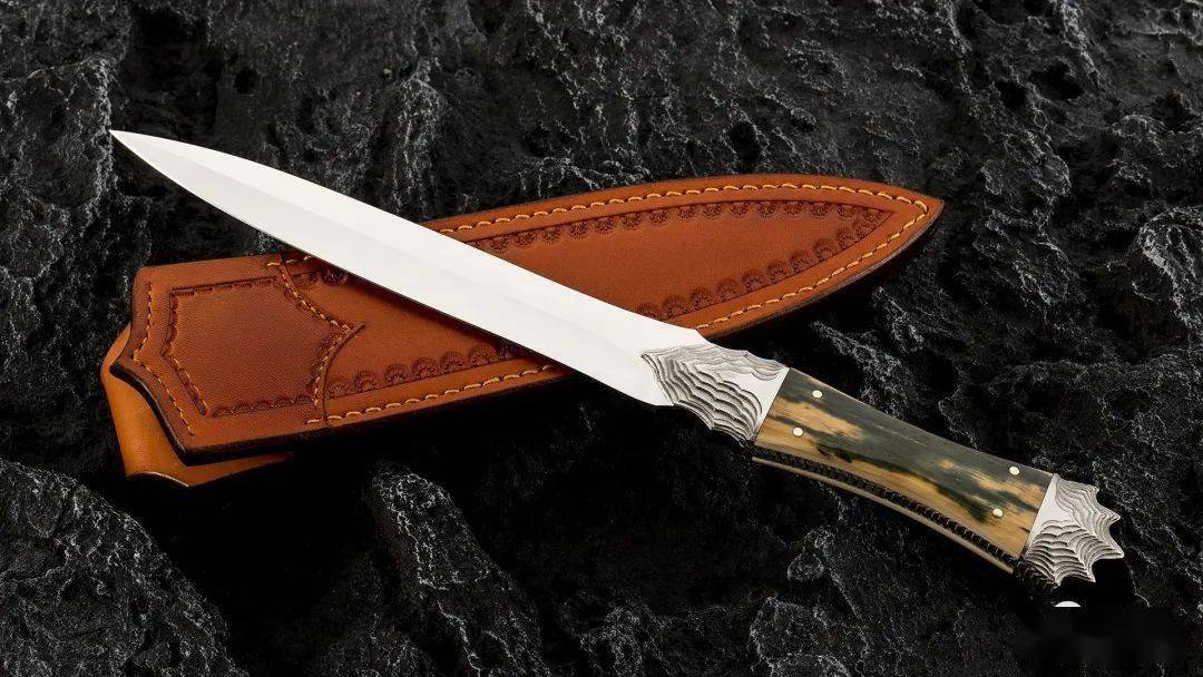 日本国宝级刀匠出品别具一格的钢铁艺术短剑