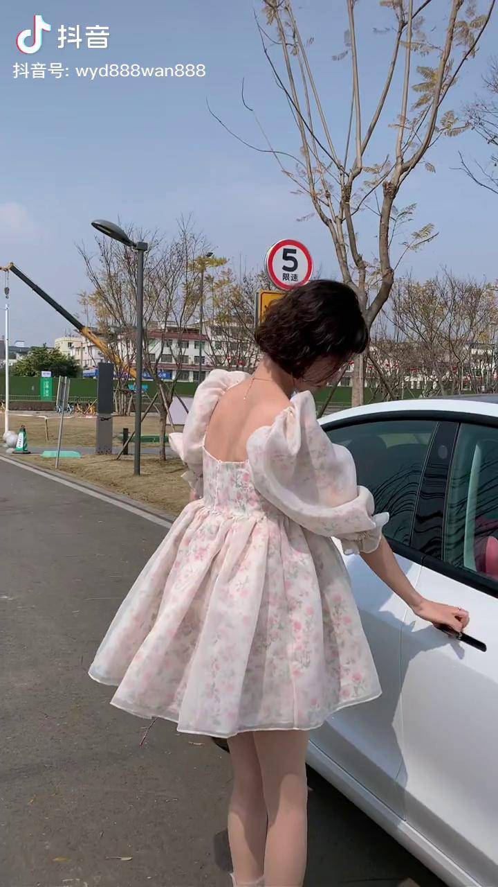 本来不想发抖音的但是这春夏光腿神器也太自然了吧