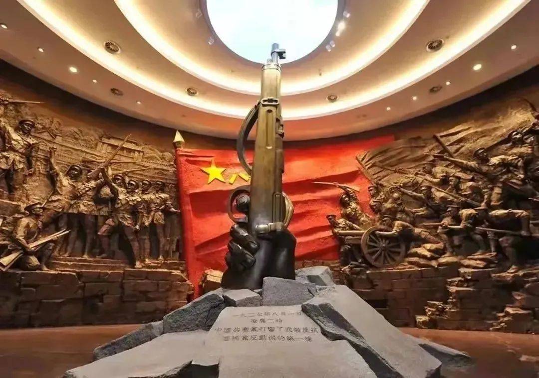 红色革命情怀踏入这座城市人民军队在这里诞生八一军旗在这里升起南昌