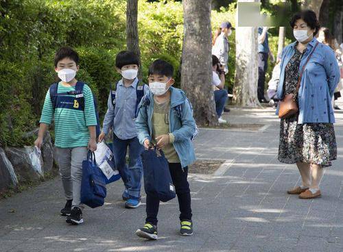 调查 韩国逾四分之一小学生疫情下心理健康状况恶化 韩国教育部 新华社 对象